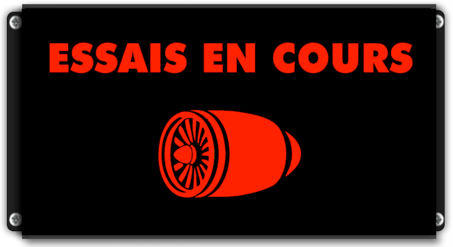 Panneau lumineux ESSAIS EN COURS avec pictogramme réacteur rétroéclairé rouge