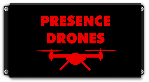 Panneau lumineux « PRÉSENCE DRONES » avec pictogramme drone — format 225×130×25 mm